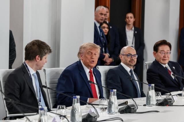 US President Donald Trump OpenAI CEO Sam Altman Google DeepMind CEO Demis Hassabis and South Koreas President Lee Jae Myung R attend a working lunch with G7 leaders G7 outreach partners and global tech CEOs on innovation and AI during the G7 Summit in Evian-les-Bains France June 17 2026 Reuters-Yonhap 
