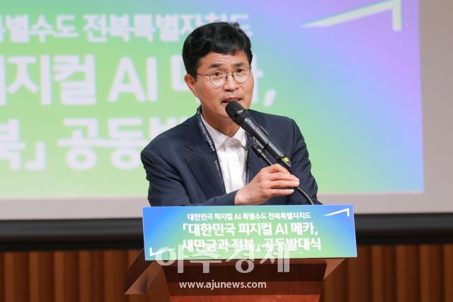[포토] 축사하는 이원택 전북특별자치도지사 당선인