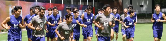 South Korea players warm up before training at Chivas Valle Verde in Zapopan near Guadalajara Mexico on June 15 local time ahead of their Group A match against Mexico at the 2026 FIFA World Cup Yonhap