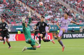 Korea and Mexico End First Half Scoreless in World Cup Match