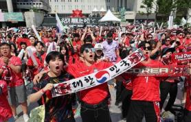 Korea Fans Rally in Gwanghwamun Despite Loss to Mexico in World Cup