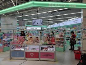 Các tập đoàn mỹ phẩm lớn đổ xô vào Daiso giữa bối cảnh giá cả tăng cao
