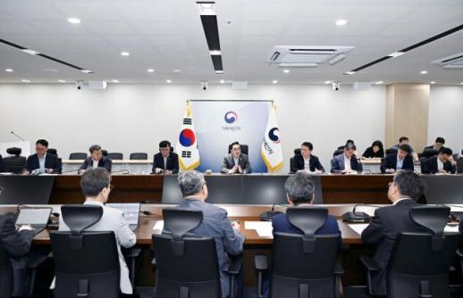 오이 따는 로봇·한강 구조 AI 나온다…정부, 229개 AX 제품에 7540억 지원