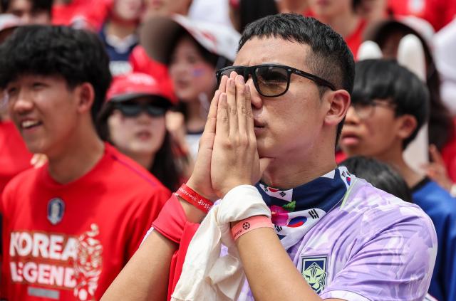 World Cup 26: Wave of red and faces of hope and disbelief