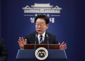 Lee pitches phased North Korean nuclear plan to Trump