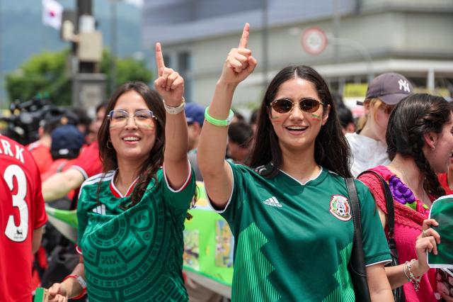 Mexican fans celebrate Mexico's victory over South Korea during a public viewing of their Group A match at the 2026 FIFA World Cup at Gwanghwamun Square in Jongno-gu, Seoul, on June 19. AJP Yoo Na-hyun