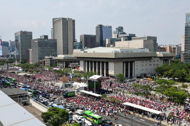 Thousands gather to watch the Korea VS Mexico FIFA World Cup at Gwanghwamun despite scorching heat on June 19 2026 AJP Yoo Na-hyun