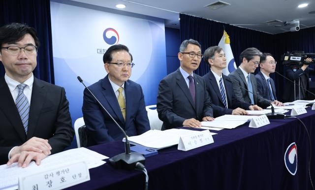 Heo Jang, Deputy Minister of Finance, announces the results of the 2025 public institution management evaluation at the Government Seoul Complex in Jongno, Seoul, on June 19.