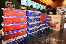 Đội tuyển Hàn Quốc thi đấu World Cup, các chuỗi gà rán bội thu doanh thu