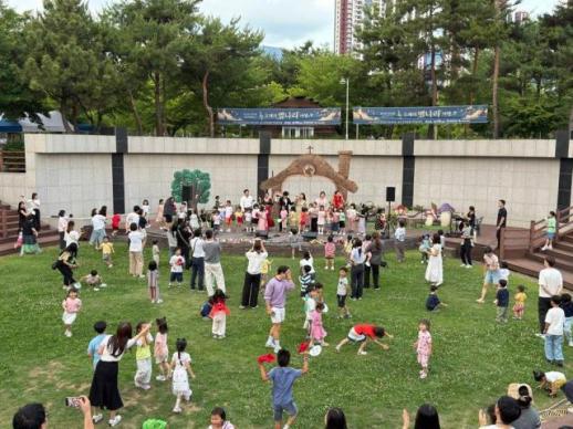공원에서 춤추며 즐기는 클래식…달성군 영유아 오페라 성료
