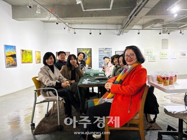 박은미 원장이 운영하는 공감아틀리에는 경남 창원을 기반으로 성인 취미미술과 예비 작가 양성 프로그램을 운영하며 지역 예술문화 발전에 기여해 왔다사진아주글로벌교류협회