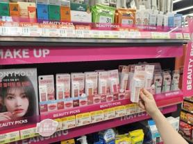 Mỹ phẩm siêu rẻ lên ngôi, doanh số tại cửa hàng tiện lợi và siêu thị tăng mạnh