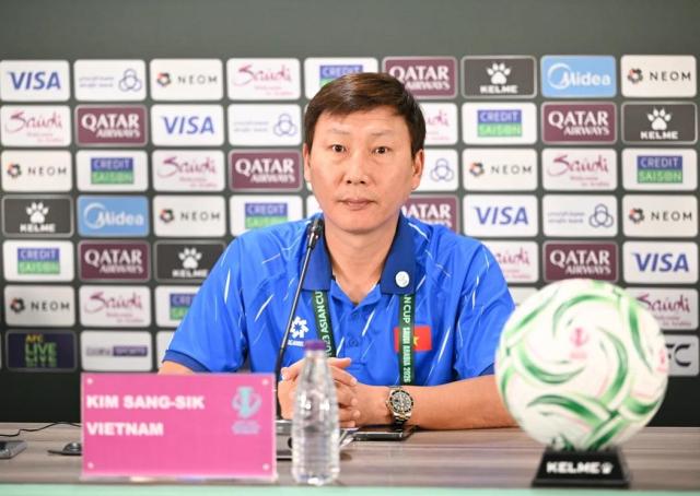 Kim Sang-sik, coach of the Vietnam soccer team