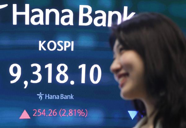 예·적금 깨고, 단기자금 영끌…코스피 9000시대 머니무브 가속화
