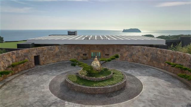 Lobby entrance of JW Marriott Jeju