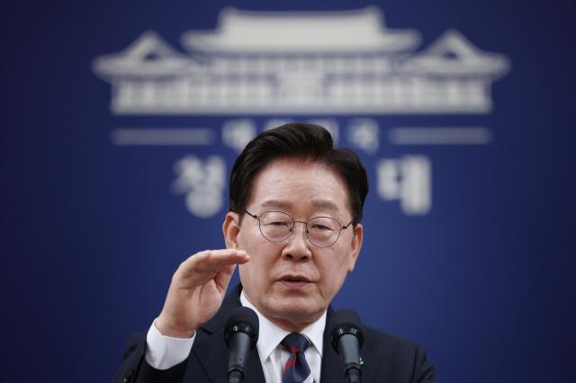 President Lee Jae Myung answers questions from reporters during a briefing on the results of his attendance at the G7 Summit and his European trip at the Chunchugwan Press Center of Cheong Wa Dae on June 19 2026 Yonhap 