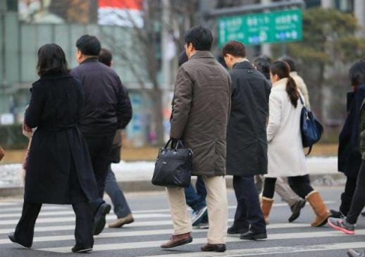韩国月薪超500万韩元劳动者创新高 行业收入差距持续扩大