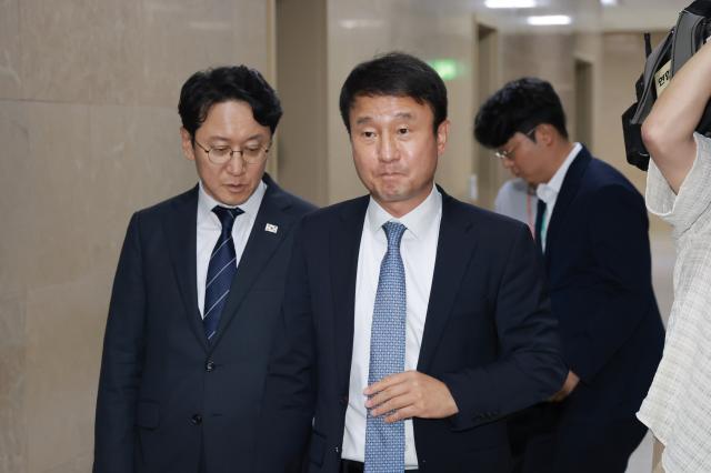 Han Byeong-do, floor leader of the Democratic Party, moves after negotiations on the Assembly composition broke down at the National Assembly on June 22.