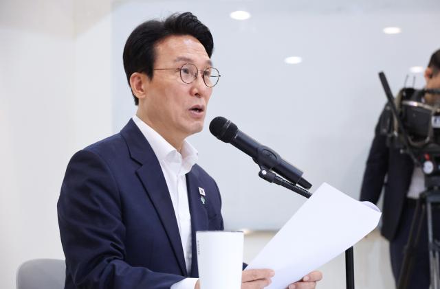 김민석 국무총리가 22일 서울 종로구 정부서울청사 별관에서 열린 출입기자 간담회에서 지난 1년의 성과를 되돌아보고 있다 사진연합뉴스