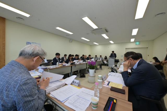 영덕군수직 인수위원회 회의 장면 사진영덕군