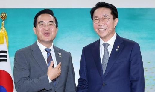 Chủ tịch Quốc hội yêu cầu Bộ trưởng Kế hoạch và Tài chính xây dựng chiến lược đầu tư táo bạo