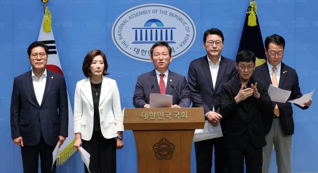 Members of the People Power Party hold a press conference regarding the guilty verdict of former Gyeonggi Province Peace Vice Governor Lee Hwa-young on June 22 at the National Assembly.