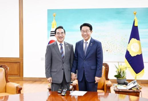 신임 국회의장 만난 박홍근 내년도 예산편성, 국회와 긴밀히 협력할 것