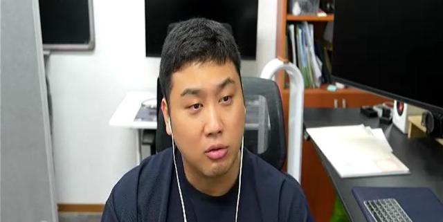 On June 19, Army officer-turned-YouTuber Captain Kim Sang-ho discussed the Capital Corps female soldier miscarriage incident in an interview with the Aju Economy investigative team.