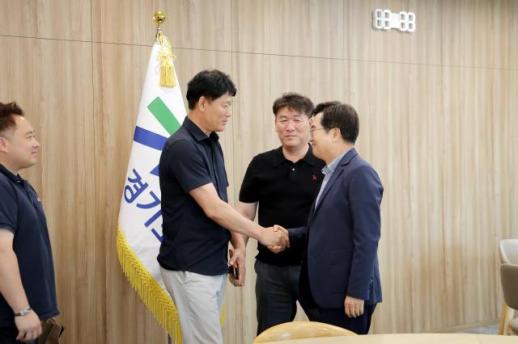 김동연, 제주항공 참사 유가족 경기도청 방문...그 마음 깊이 새기겠다