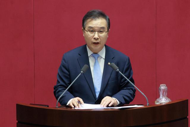 이건태 더불어민주당 국회의원이 지난해 9월 15일 오후 서울 여의도 국회에서 열린 제429회 국회정기회 제5차 본회의에서 정치에 관한 대정부 질문을 하고 있다 20250915사진유대길 기자 dbeorlf123ajunewscom