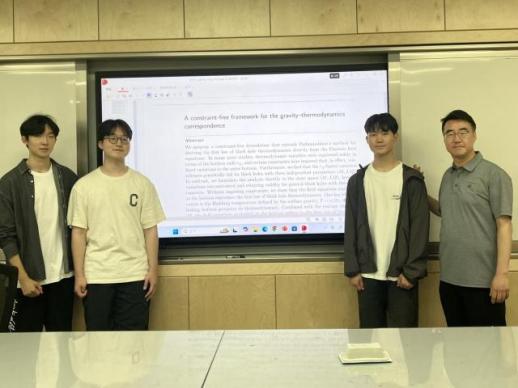 Học sinh Trường Khoa học Seoul công bố nghiên cứu về lỗ đen trên tạp chí khoa học quốc tế