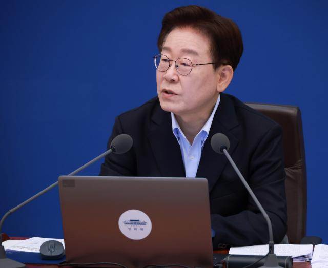 이재명 대통령이 23일 청와대에서 열린 국무회의 겸 비상경제점검회의에서 발언하고 있다 사진연합뉴스