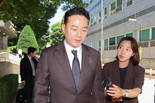 [포토] 중앙그룹 계열사 회생 신청 심문 마친 홍정도 부회장