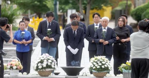 신장식 혁신당 대표 대행, 盧 묘역 참배…가치·유산 계승
