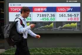 Yen Nears 40-Year Low Amid Strong Dollar and Limited Japanese Intervention