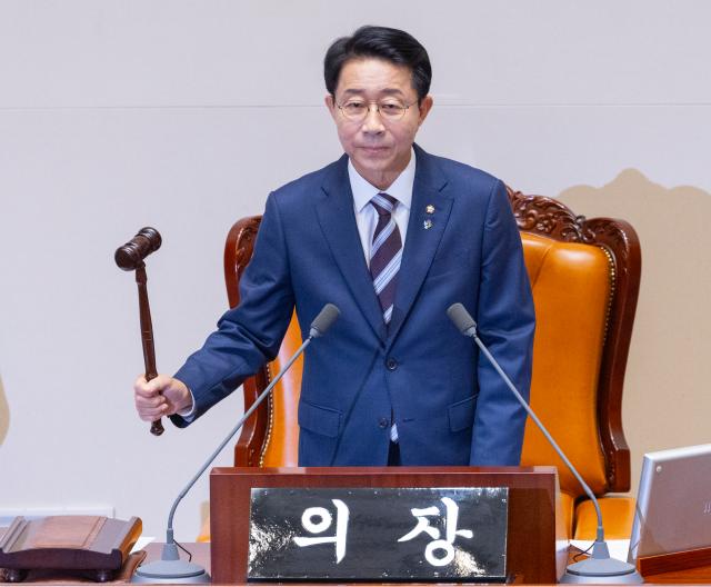조정식 국회의장이 지난 18일 국회에서 열린 6월 임시국회 3차 본회의를 개회하고 있다사진연합뉴스