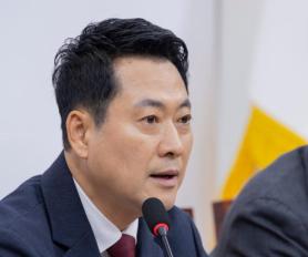 Jang Dong-hyuk Resumes Online Activism, Calls for Impeachment of Justice Minister