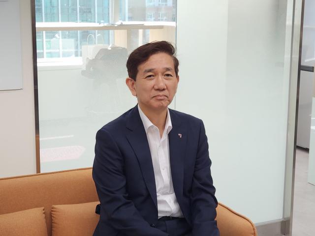 23일 황성엽 금투협회장이 서울 여의도 금투센터 기자실을 찾아 기자들의 질문에 답하고 있다 사진류소현 기자