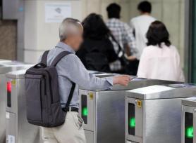 Seoul seeks to raise free subway age to 70