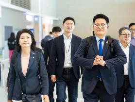 Park Ji-won: Song Young-gil Discusses Unification with Kim Min-seok