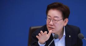 President Lees Approval Rating Falls Below 50% for First Time