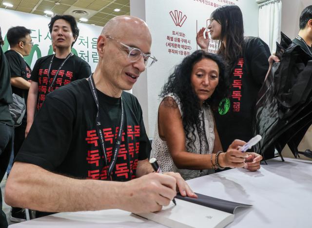 French novelist Bernard Werber holds a book-signing event during the 2026 Seoul International Book Fair at COEX in Gangnam-gu, Seoul, on June 23, 2026. AJP Yoo Na-hyun