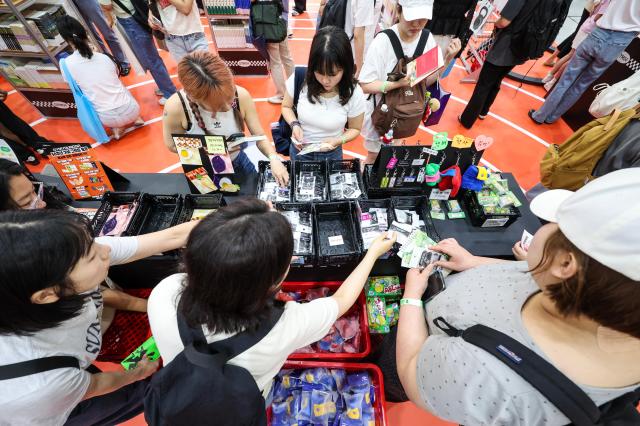 Visitors browse book-related merchandise during the 2026 Seoul International Book Fair at COEX in Gangnam-gu, Seoul, on June 23, 2026. AJP Yoo Na-hyun