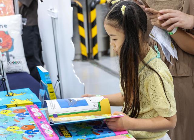 Visitors browse exhibition booths during the 2026 Seoul International Book Fair at COEX in Gangnam-gu, Seoul, on June 23, 2026. AJP Yoo Na-hyun