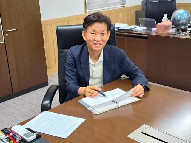 황준호 서남해안기업도시개발 대표가 24일 아주경제와의 인터뷰에 응하고 있다 사진서남해안기업도시개발