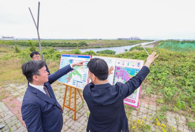 Korea Customs Service Commissioner Lee Jong-wook center inspects the progress of the Saemangeum development project linked to Hyundai Motor Groups investment in Saemangeum on June 24 2026 Courtesy of the Korea Customs Service