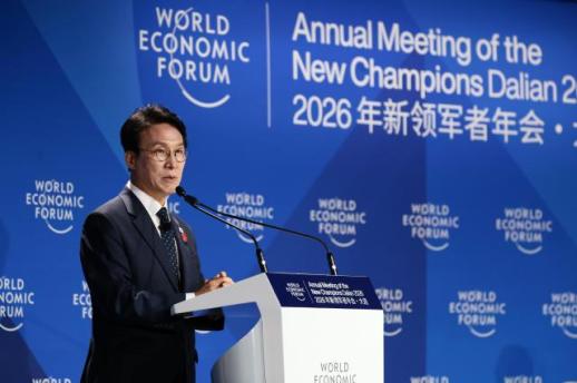 国务总理金民锡在夏季达沃斯论坛发表演讲