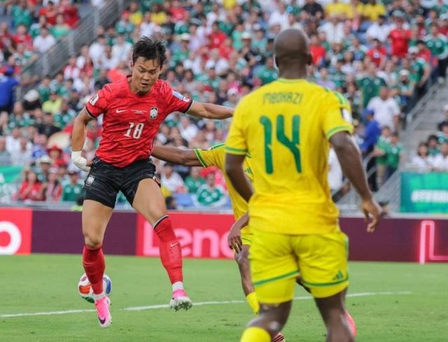 24일현지시간 멕시코 몬테레이 스타디움에서 열린 2026 북중미 월드컵 A조 3차전 한국과 남아프리카공화국의 경기 한국의 손흥민이 0-1 경기 종료 후 아쉬운 표정을 짓고 있다 사진연합뉴스