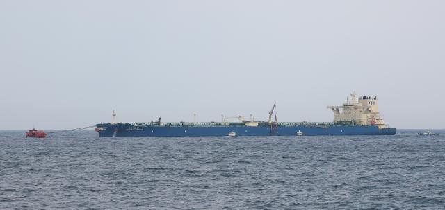 Five more Korean ships clear Hormuz as hull fouling delays tanker departures