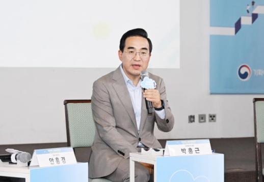 교육교부금 개편 논란에 박홍근 총액·1인당 금액은 유지